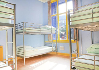 Bright 4 Bed apartment room